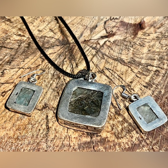 Labradorite Pendant & Earrings Set - Picture 9 of 13